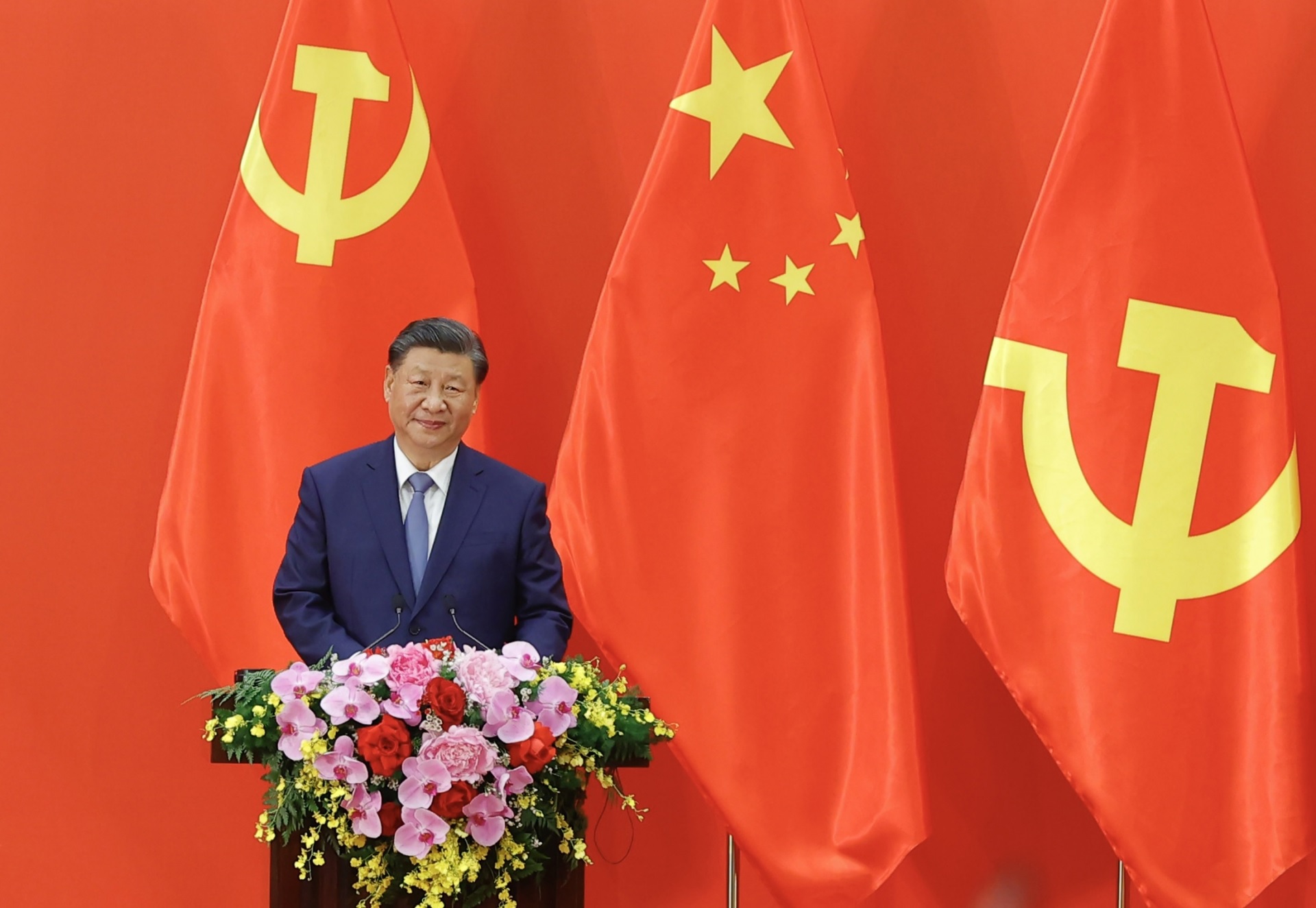 قيادة الحزب الشيوعي الصيني تعقد اجتماعا بشأن العمل الاقتصادي لعام 2026 واللوائح المتعلقة بالحوكمة القائمة على القانون