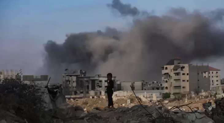 قصف مدفعي وجوي ونسف منازل في غزة