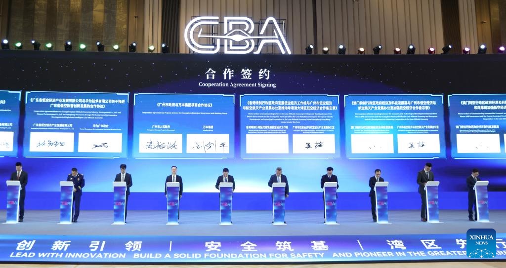 الصين : منطقة خليج قوانغدونغ-هونغ كونغ-ماكاو الكبرى تسرع وتيرة نمو اقتصاد الارتفاعات المنخفضة