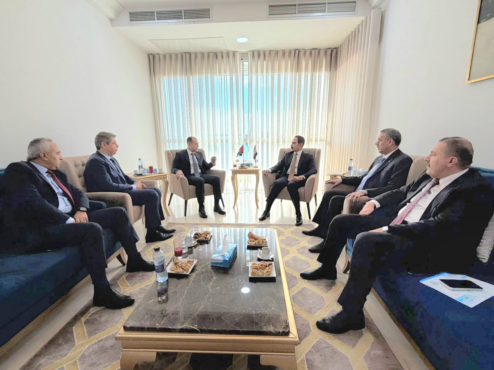 اللواء علام السقا والفريق هادي ارزيج خنشل يبحثان تعزيز التعاون الشرطي بين فلسطين والعراق