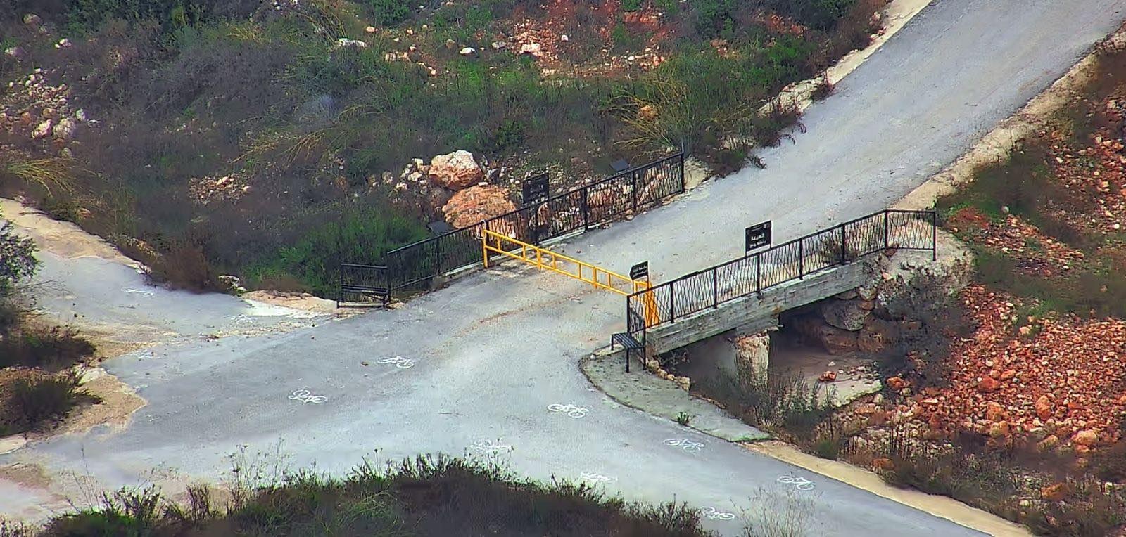 منتدى شارك يدين مخططا استعماريا لتركيب بوابة وعزل قرية الشباب