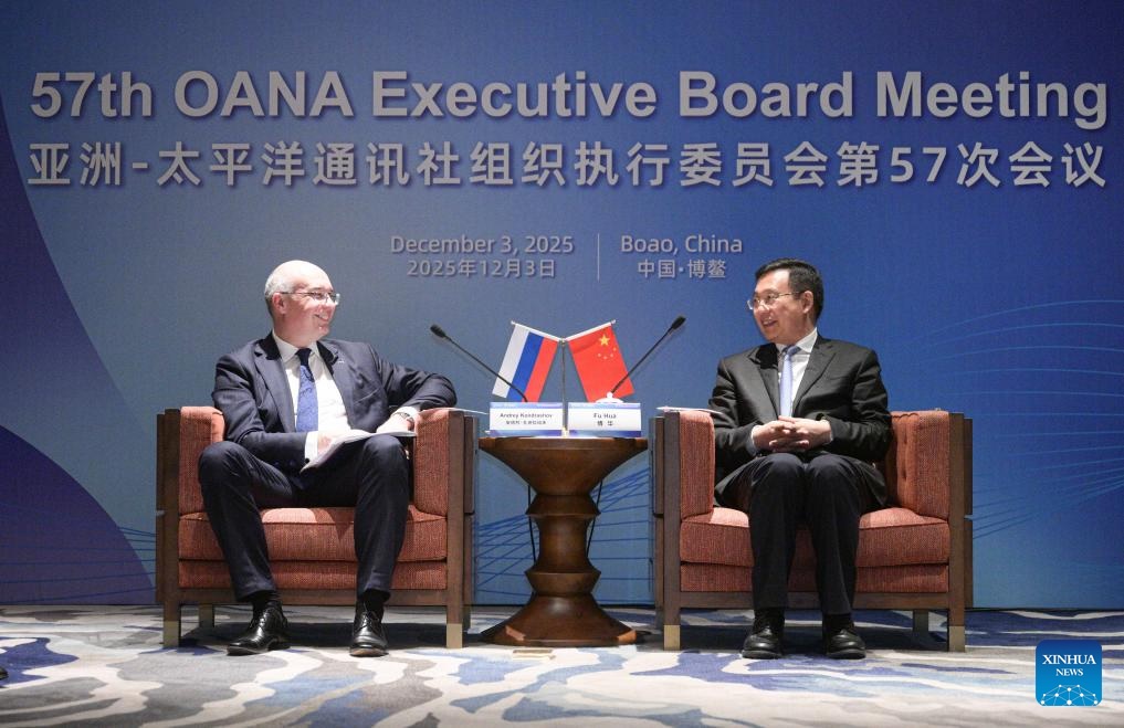 رئيس شينخوا يلتقي ضيوفا أجانب مشاركين في اجتماع "أوانا" في الصين