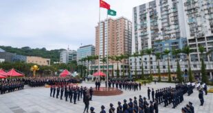 منطقة ماكاو الإدارية الخاصة تقيم مراسم رفع العلم وحفلا بمناسبة الذكرى الـ26 لعودة ماكاو إلى الوطن الأم الصين