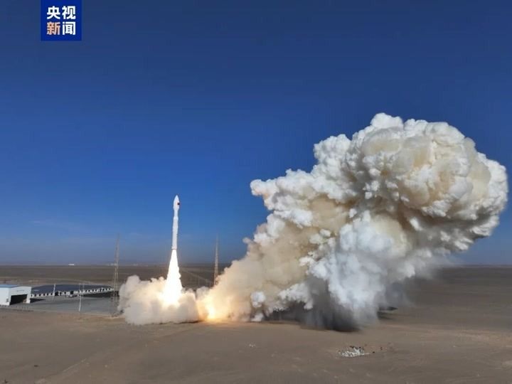 الصين تطلق قمرا صناعيا للإمارات العربية المتحدة