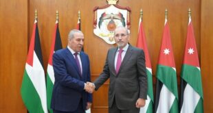 نائب الرئيس حسين الشيخ يبحث مع وزير الخارجية الأردني تثبيت وقف إطلاق النار في غزة ووقف التصعيد الإسرائيلي بالضفة