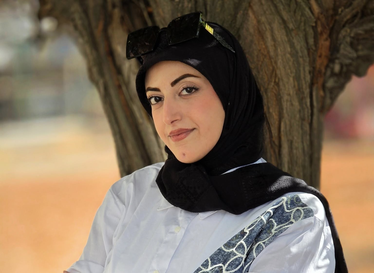 حاشا يُغادرُني هديلكَ