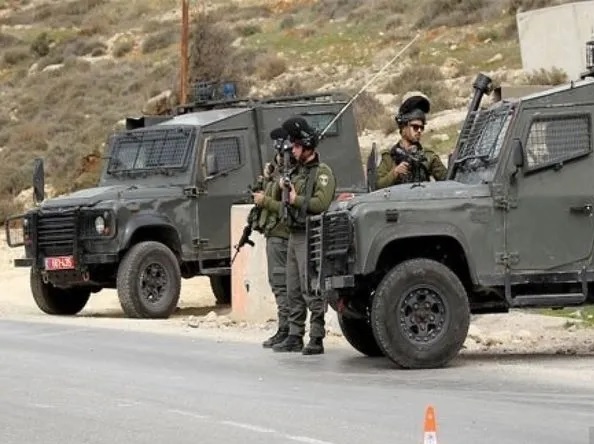 الاحتلال يداهم منازل خلال اقتحامه عزبة الطبيب شرق قلقيلية