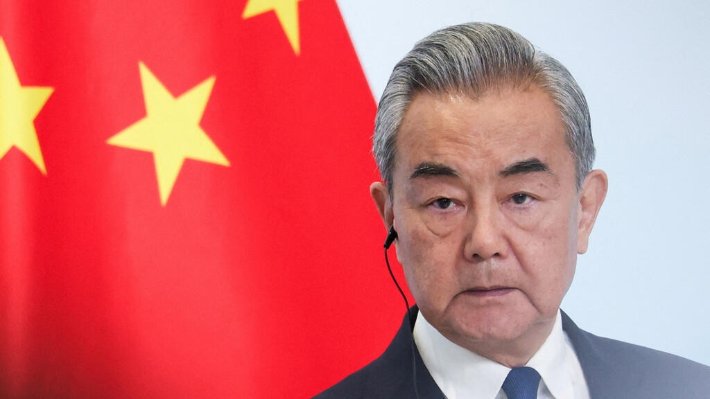 وزير الخارجية الصيني: الصين ستواصل المساعدة في إعادة بناء السلام بين كمبوديا وتايلاند