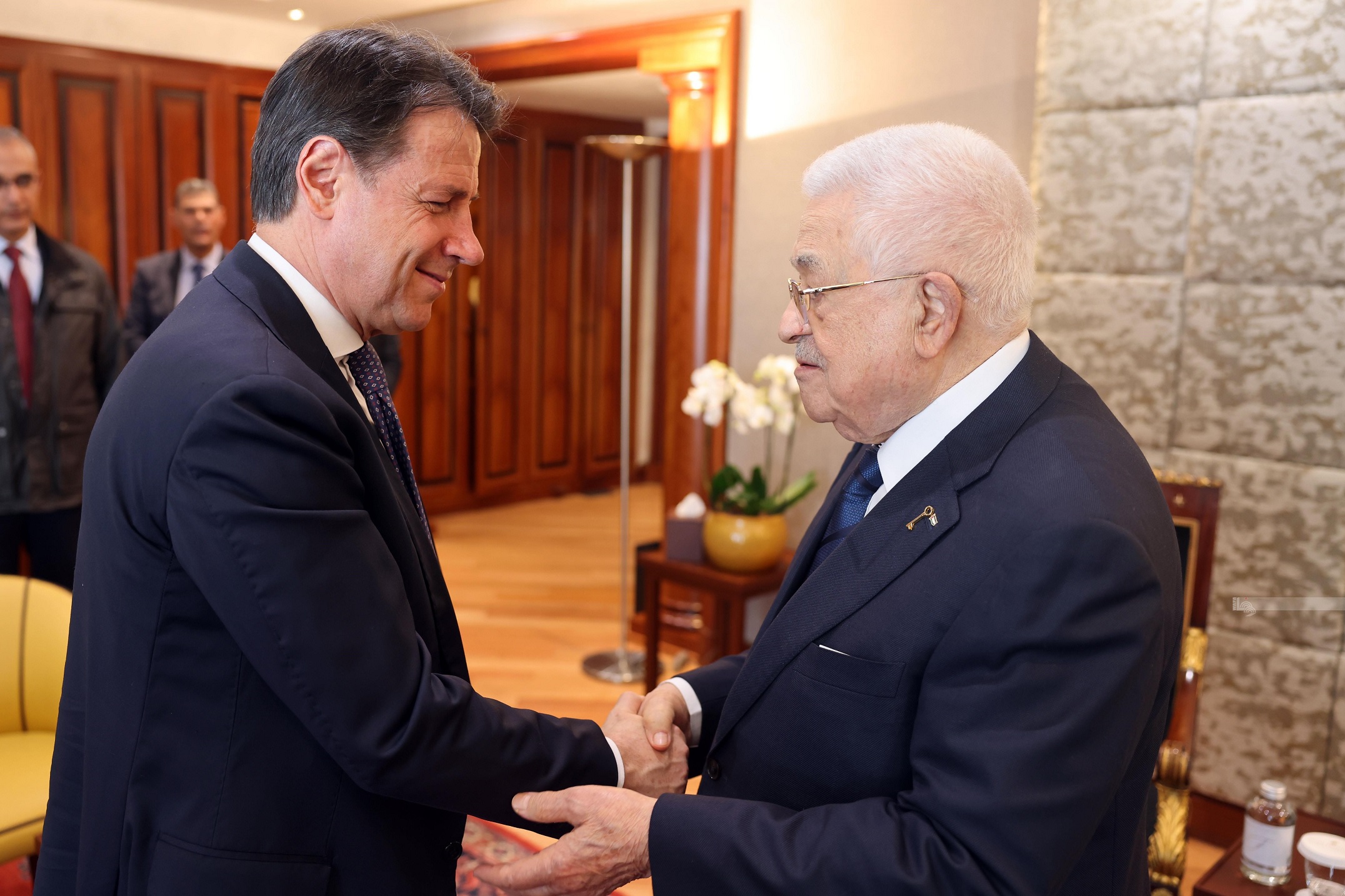 الرئيس محمود عباس يلتقي زعيم حزب خمس نجوم الإيطالي