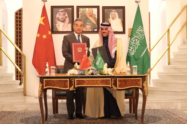 وزير الخارجية: الصين مستعدة للعمل مع السعودية للارتقاء بالعلاقات الثنائية إلى مستويات جديدة