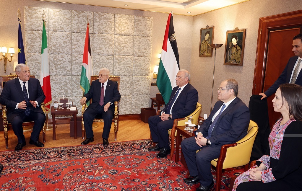 الرئيس محمود عباس يلتقي وزير خارجية إيطاليا