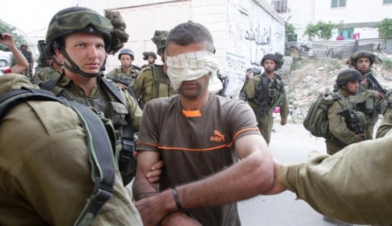 قوات الاحتلال تعتقل خمسة مواطنين عقب الاعتداء عليهم في محافظة الخليل