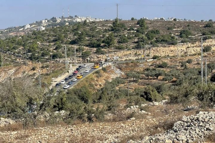 الاحتلال يغلق مدخلي عطارة وروابي وينصب حاجزا قرب النبي صالح شمال رام الله