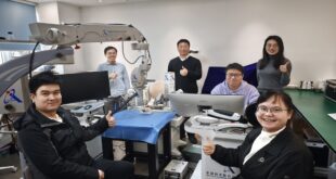 الصين : باحثون صينيون يطورون روبوتا لجراحة العين