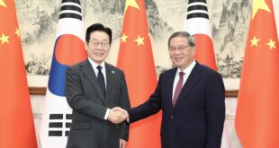 رئيس مجلس الدولة الصيني لي تشيانغ يلتقي رئيس جمهورية كوريا