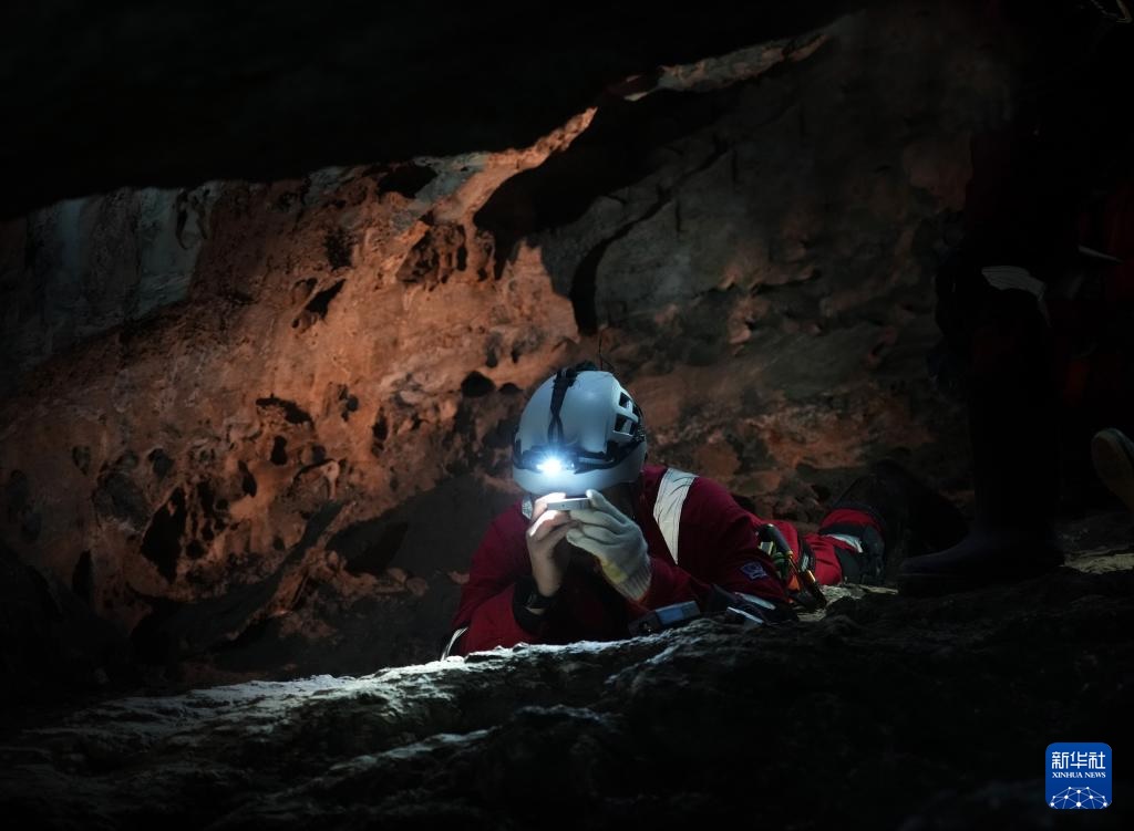 الصين تختتم أول مهمة تدريب لرواد الفضاء في الكهوف