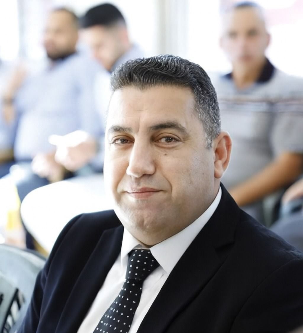 على حافةِ البكاء 