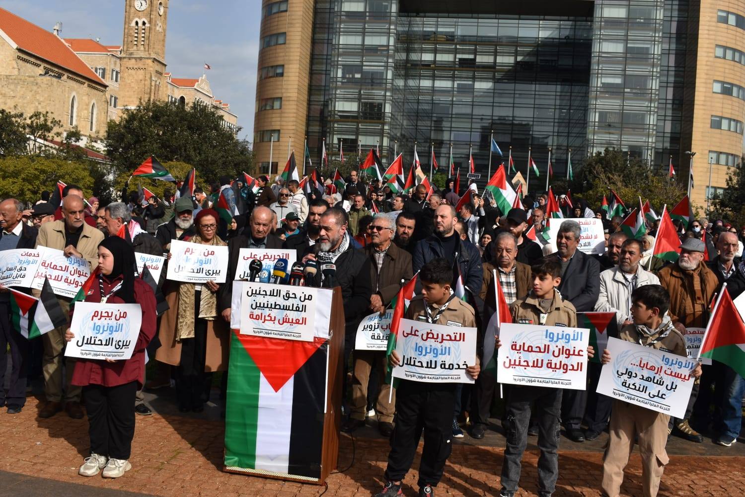 اعتصام جماهيري حاشد أمام مقر الإسكوا في بيروت دفاعًا عن الأونروا وحقوق اللاجئين الفلسطينيين