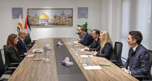 نائب الرئيس حسين الشيخ يبحث مع القنصلين البريطاني والفرنسي مستجدات الأوضاع السياسية والإنسانية