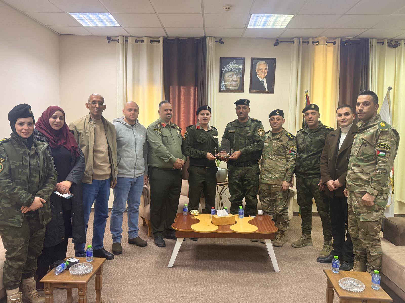 التوجيه السياسي والوطني يلتقي قائد منطقة طولكرم