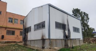 مستوطنون يحرقون غرفة صفية ويخطون شعارات عنصرية في مدرسة جالود جنوب نابلس