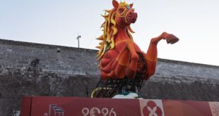 نانجينغ: فانوس حصان عملاق على سور مدينة لاومندونغ لأسرة مينغ