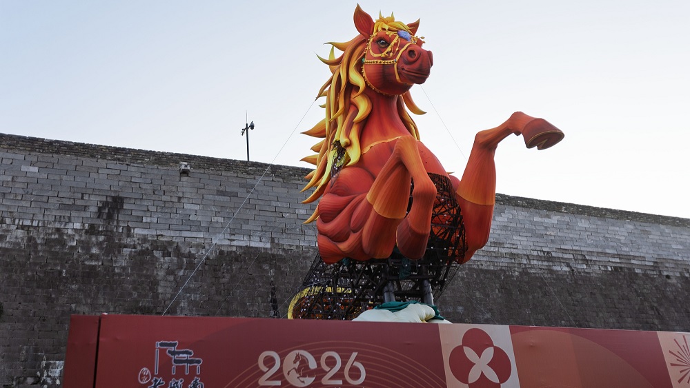 نانجينغ: فانوس حصان عملاق على سور مدينة لاومندونغ لأسرة مينغ