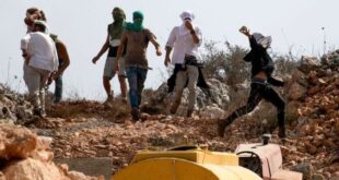 مستوطنون يهاجمون مركبات المواطنين قرب مادما جنوب نابلس