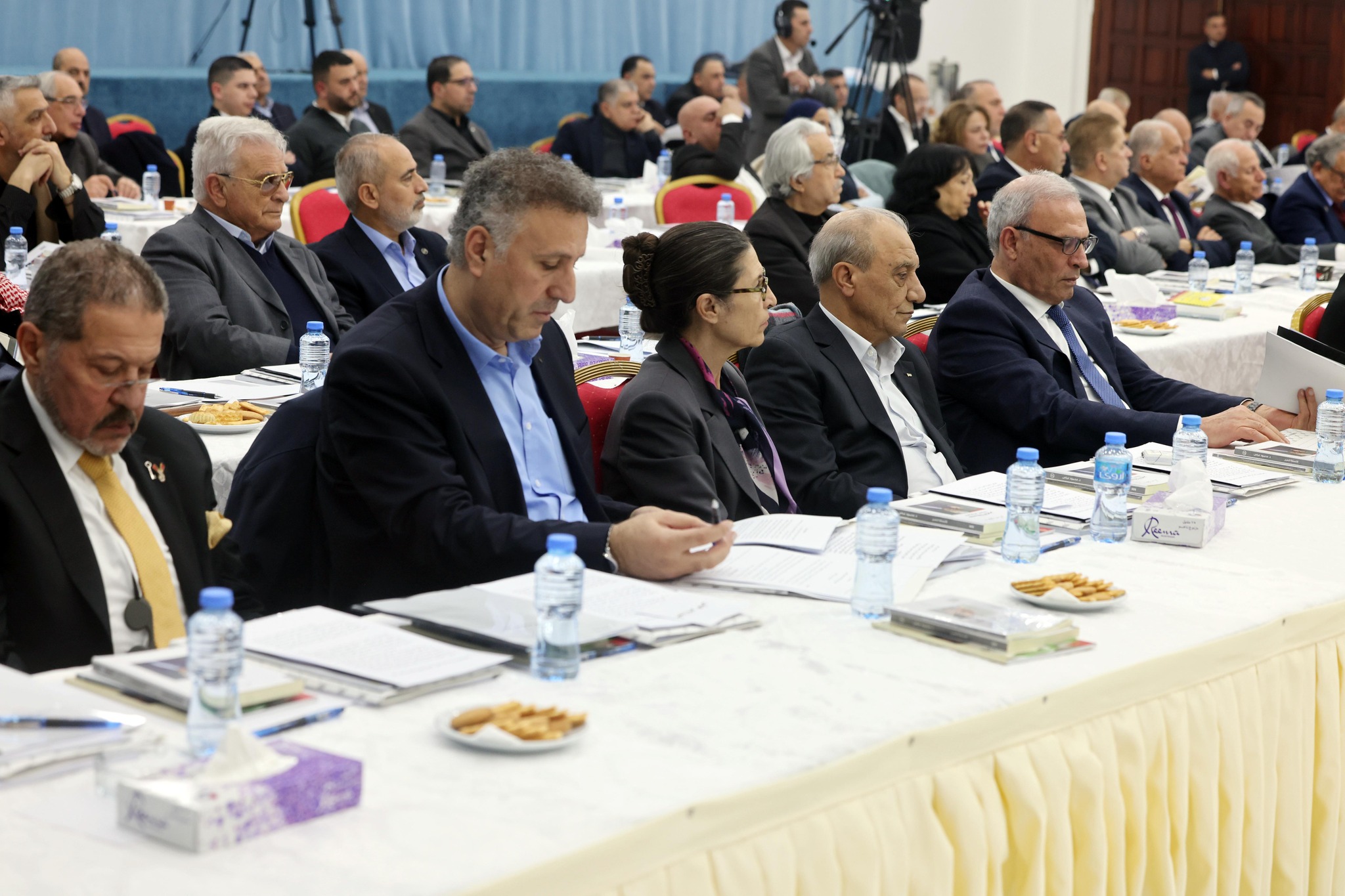 الرئيس محمود عباس خلال افتتاح دورة المجلس الثوري : ماضون في خطة الإصلاح والاستعداد للانتخابات العامة