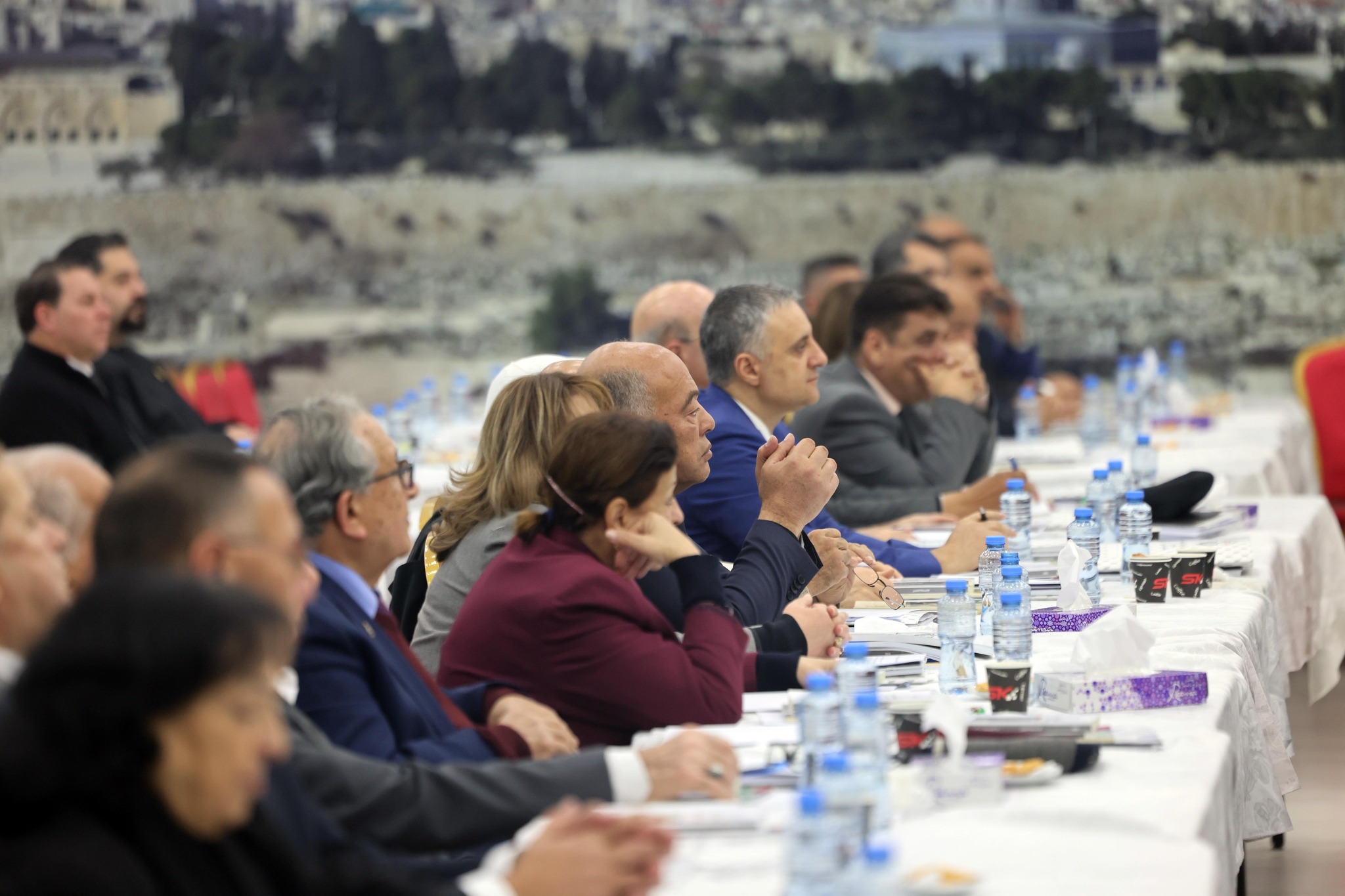 الرئيس محمود عباس خلال افتتاح دورة المجلس الثوري : ماضون في خطة الإصلاح والاستعداد للانتخابات العامة