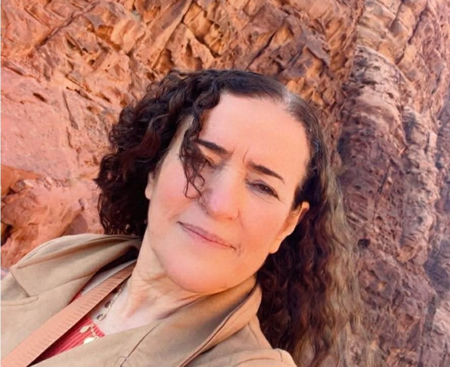 أَقْرَأُ الشَّوْقَ