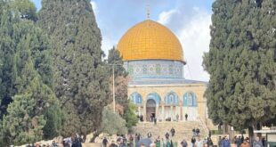 الآلاف يؤدون صلاة الجمعة في المسجد الأقصى