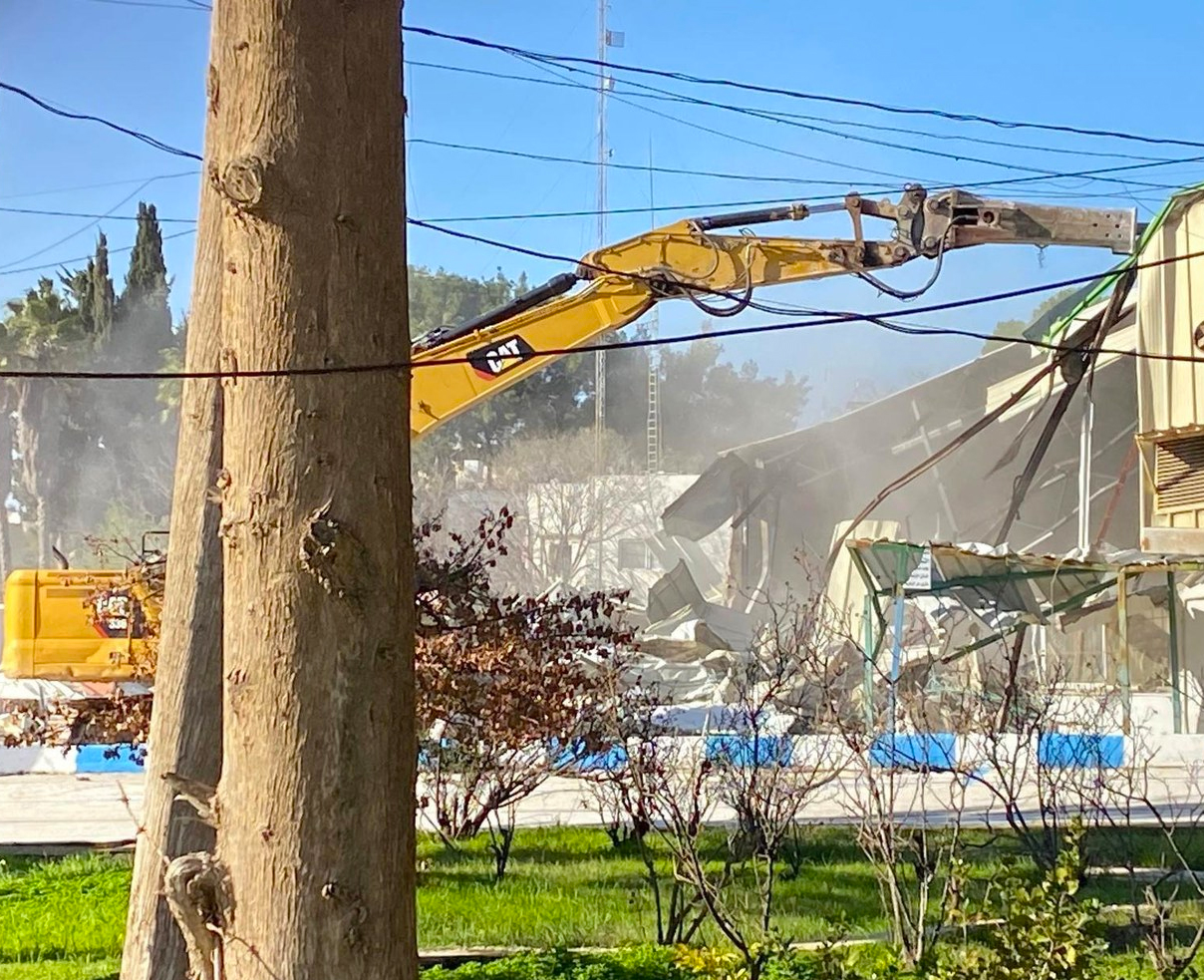 دائرة حقوق الإنسان في منظمة التحرير تدين هدم الاحتلال لمكاتب الأونروا في الشيخ جراح بالقدس