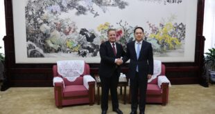 السفير عواد يبحث سبل التعاون مع رئيس جمعية الصداقة الصينية