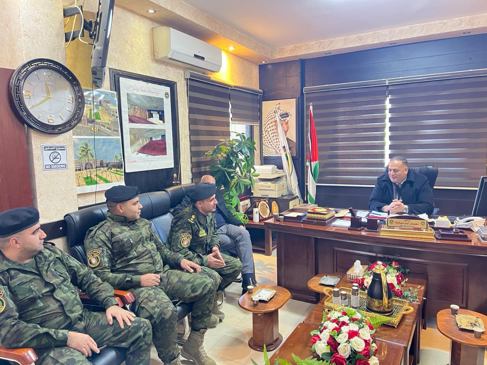 الأمن الوطني في جنين يزور فرع جامعة القدس المفتوحة
