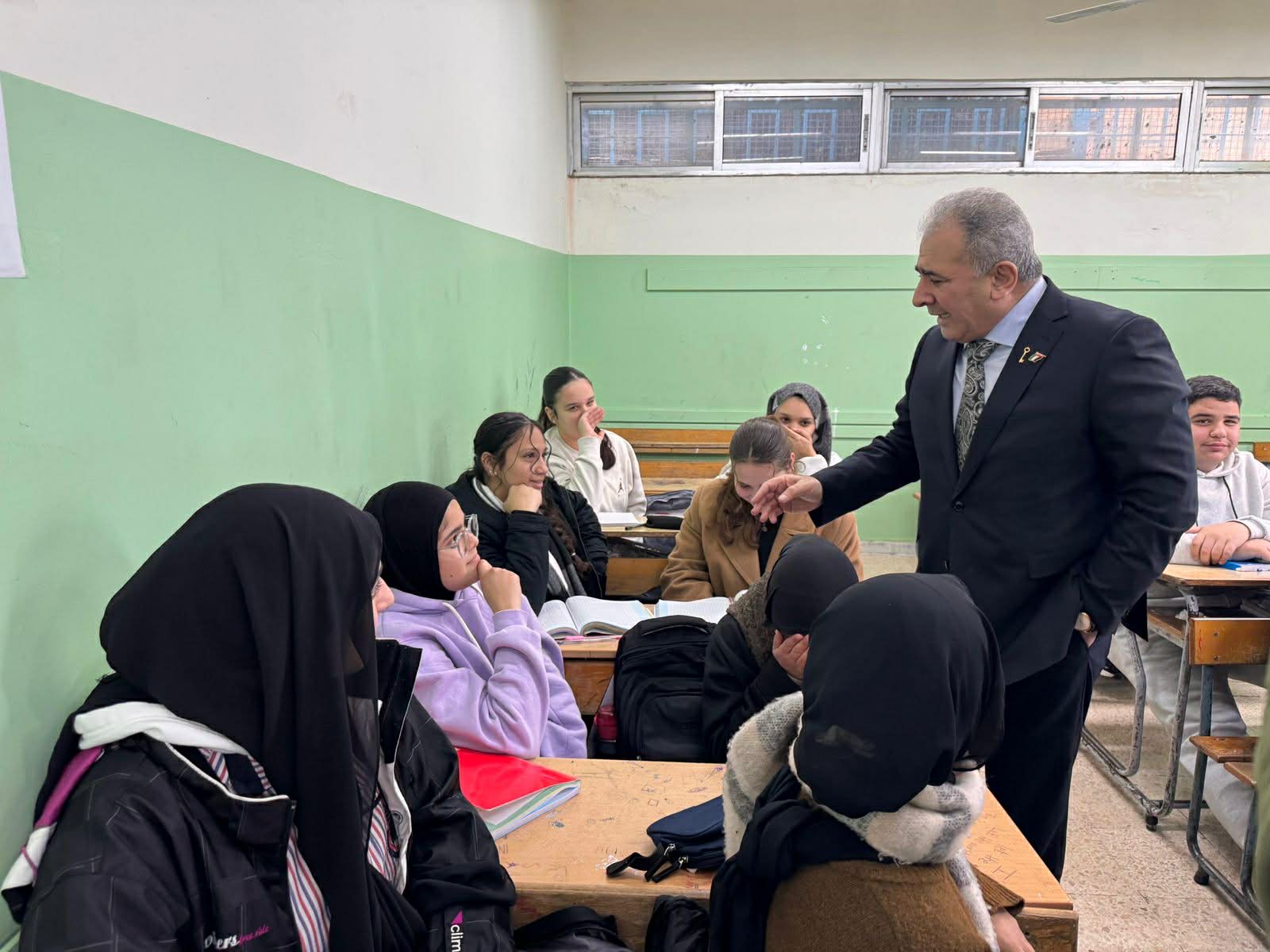 زيارة تحمل أكثر من معنى: السفير الفلسطيني يدعم صمود التعليم في المخيمات ، بقلم : د. وسيم وني