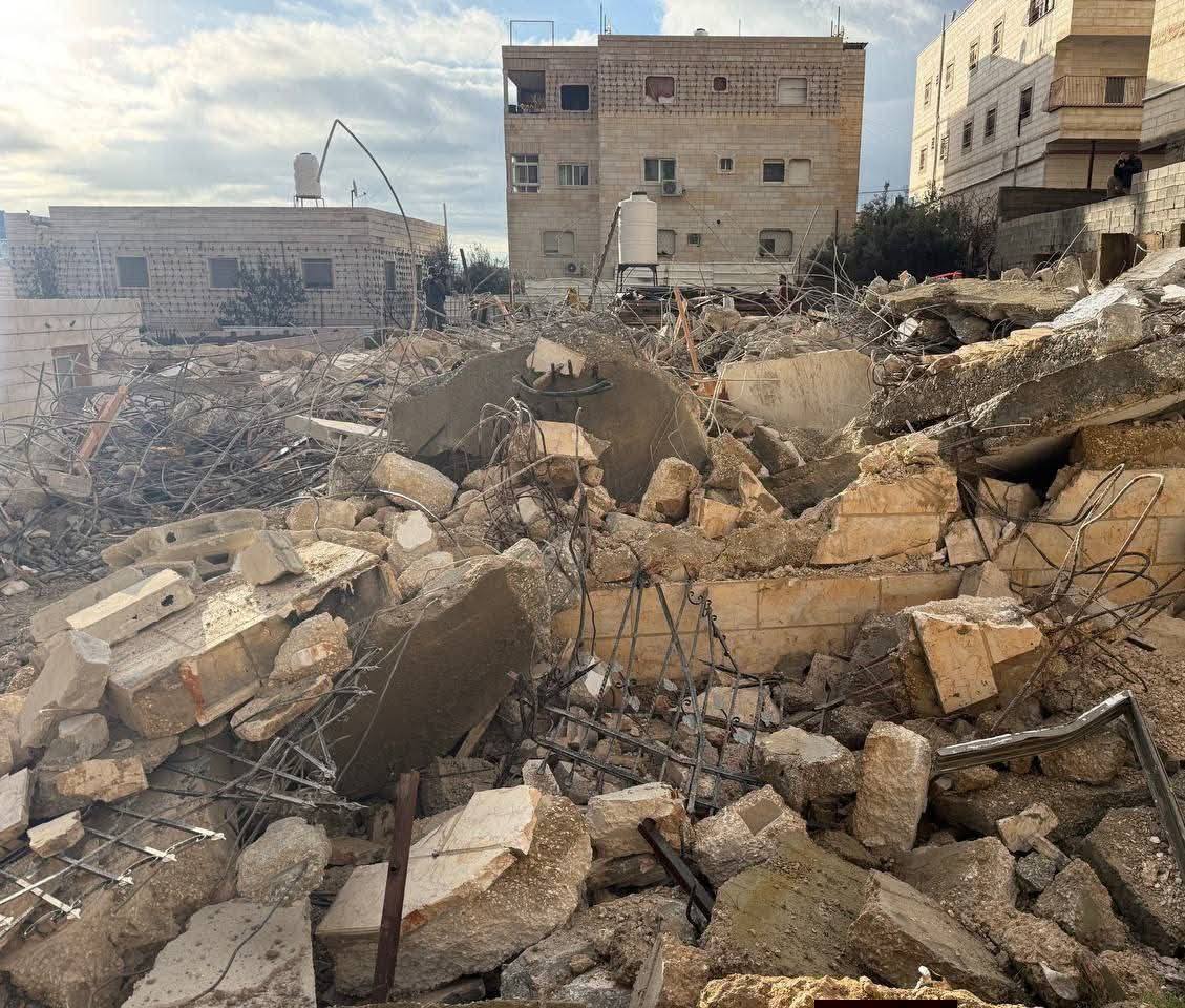 الاحتلال يهدم منزل الشهيد عمران الأطرش في الخليل