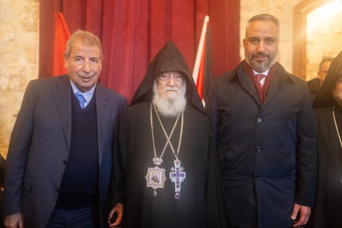 رمزي خوري يستقبل المطران سيفان غاريبيان لمناسبة عيد الميلاد حسب التقويم الأرمني