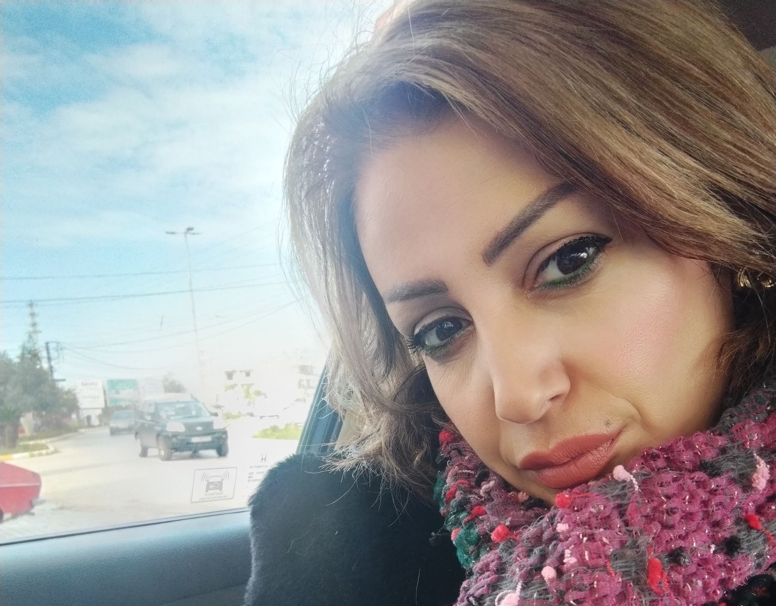 في لغة المجازِ أنت القصيدُ ،