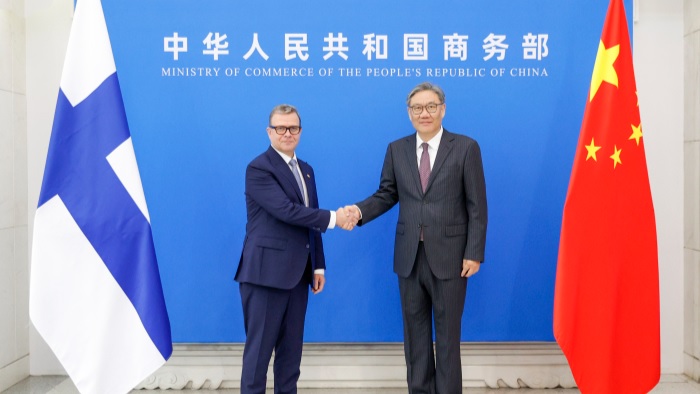 رئيس الوزراء الفنلندي ووزير التجارة الصيني يختتمان اجتماعات مواءمة الأعمال في بكين