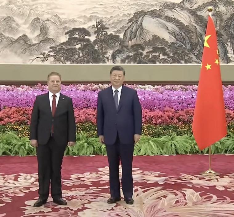 السفير جواد عواد يقدم أوراق اعتماده للرئيس الصيني