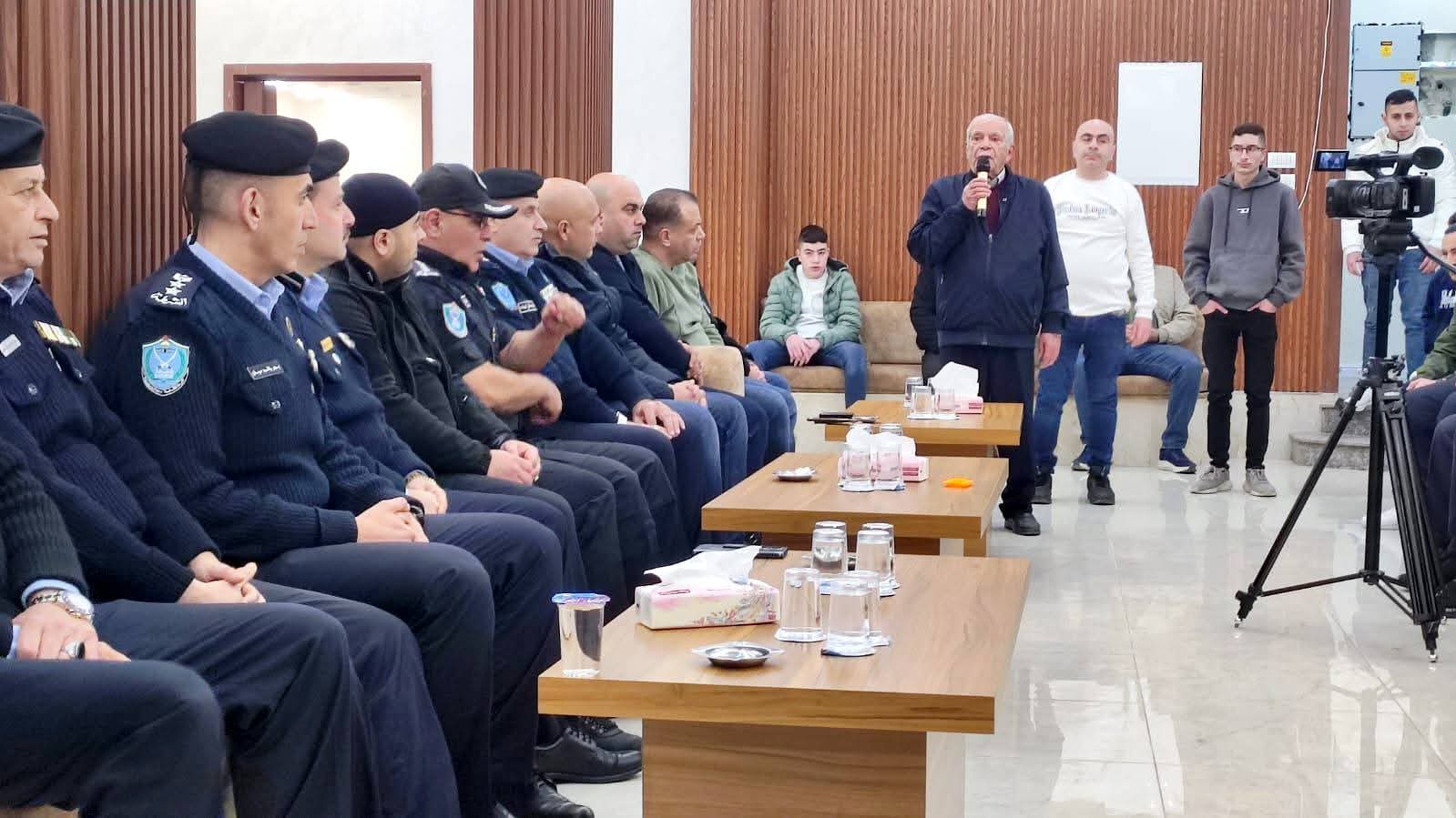 تجمع عائلة آل عاشور يشيد بجهود شرطة نابلس في تعزيز الأمن ومحاربة الظواهر السلبية