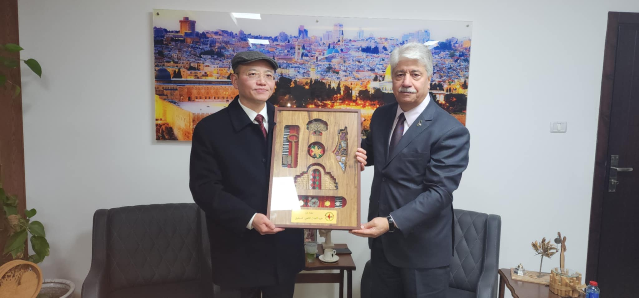 د. مجدلاني يودّع السفير الصيني تسنغ جيشين بمناسبة انتهاء مهامه الرسمية في فلسطين ويثني على جهوده وقوة العلاقات الثنائية