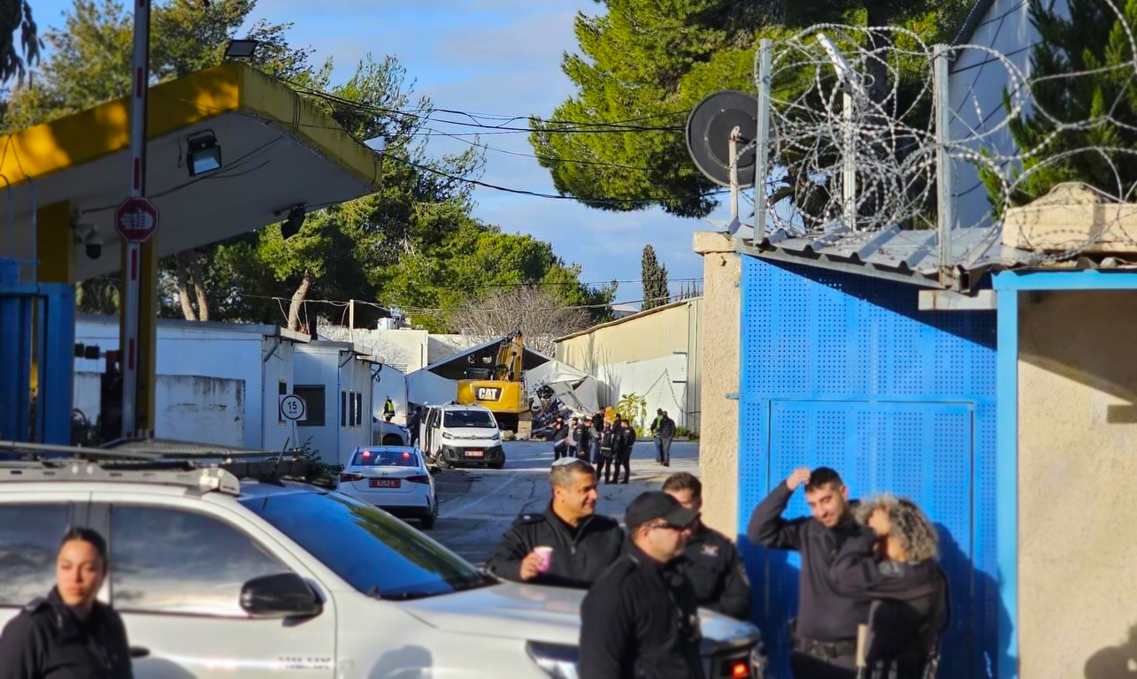 جرافات الاحتلال تهدم منشآت داخل مقر "الأونروا" في القدس