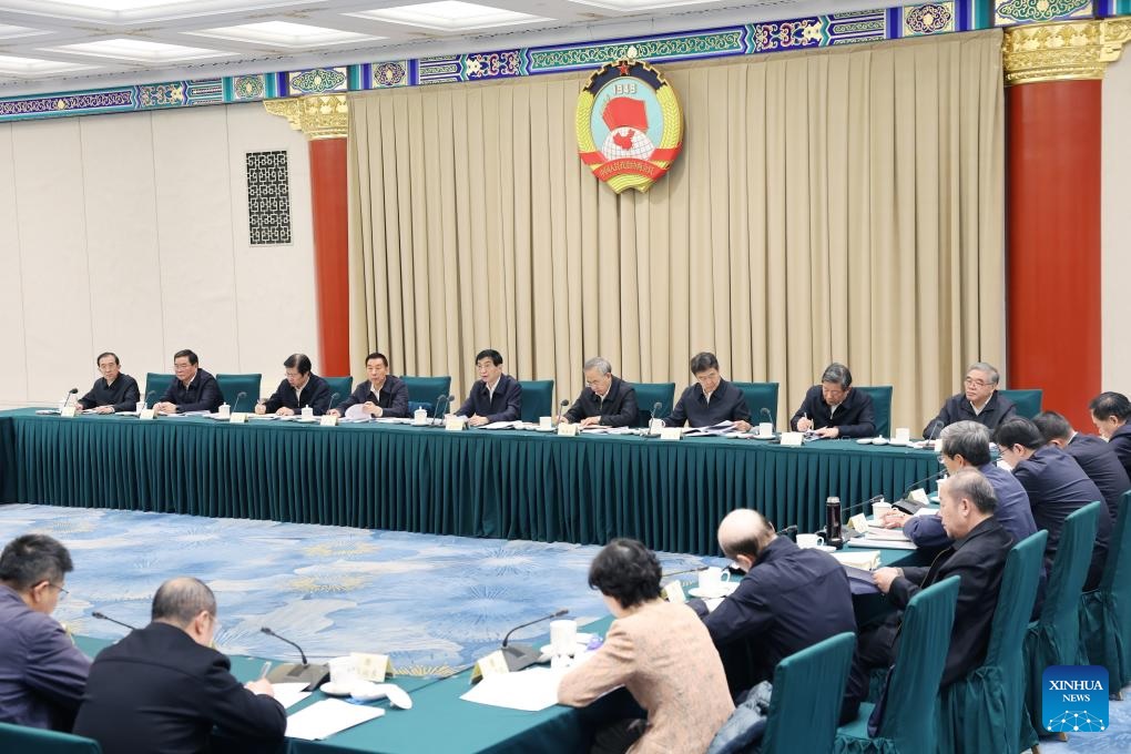 كبير المستشارين السياسيين الصينيين يشدد على أهمية ضمان انطلاقة قوية للخطة الخمسية الجديدة في البلاد