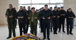 قادة الأجهزة الأمنية يضعون أكاليل زهور على ضريح الشهيد أبو عمار لمناسبة الذكرى الـ61 لانطلاقة الثورة