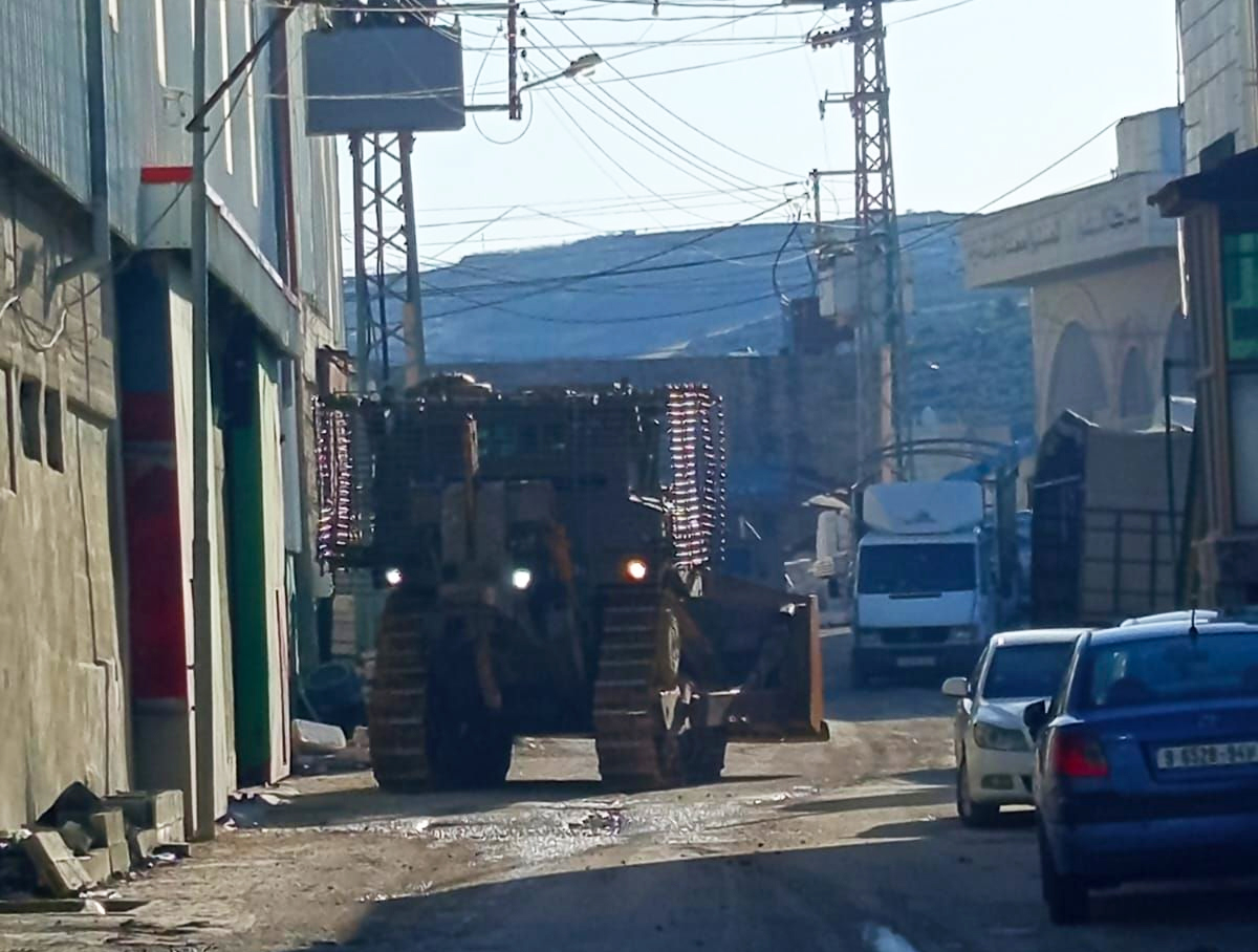 لليوم الثاني على التوالي .. جيش الاحتلال يواصل عدوانه الواسع على المنطقة الجنوبية من مدينة الخليل