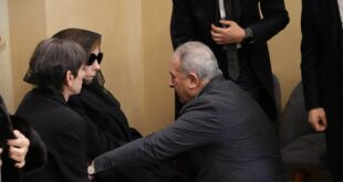 سفير فلسطين يقدم واجب العزاء للسيدة فيروز برحيل نجلها هلي