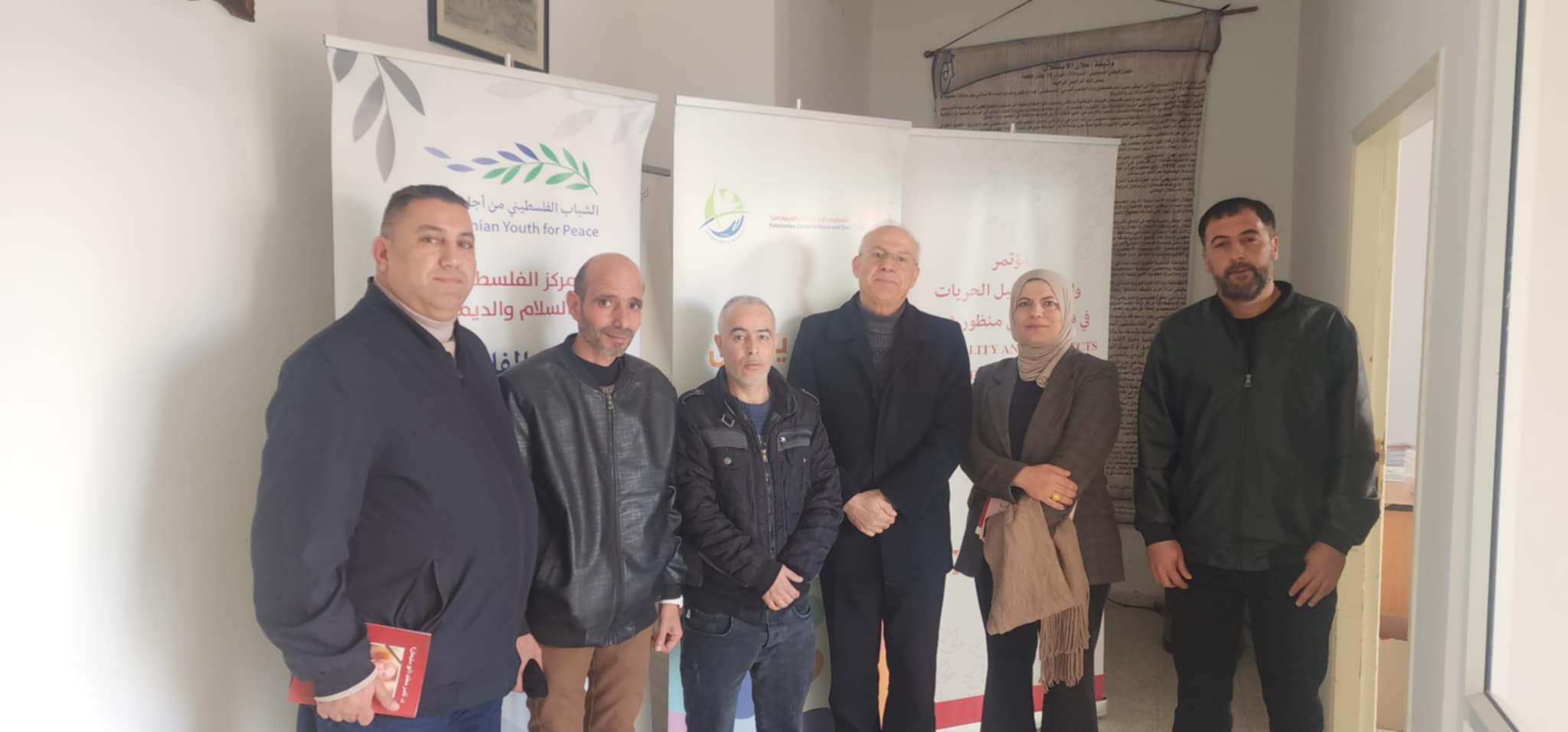 وفد من جبهة النضال الشعبي الفلسطيني يلتقي المركز الفلسطيني لقضايا السلام والديمقراطية (PCPD)