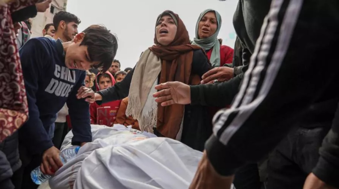 وفاة مسنة جراء البرد القارس في مواصي خانيونس جنوب قطاع غزة